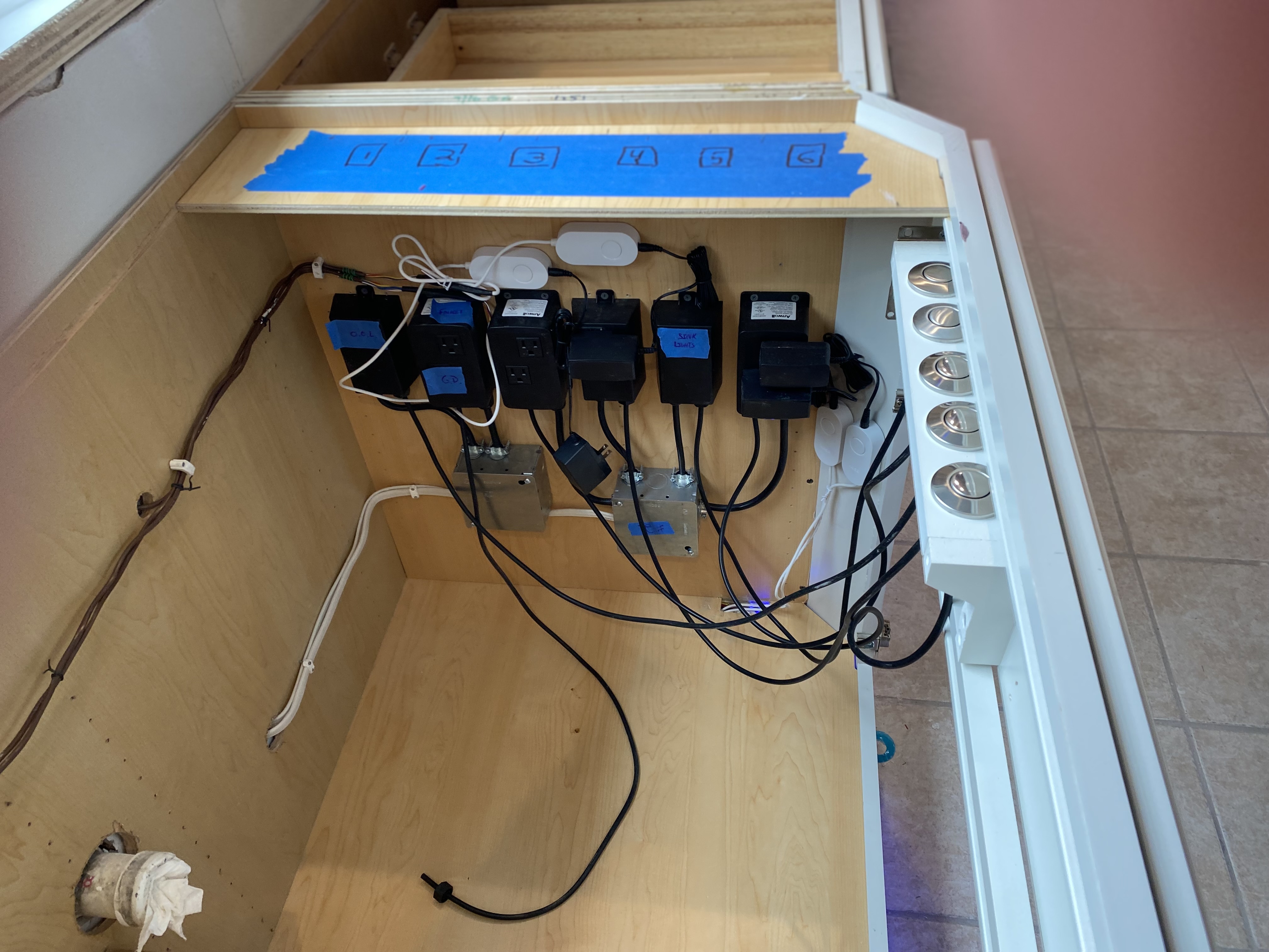 Charren Kitchen photograph 5